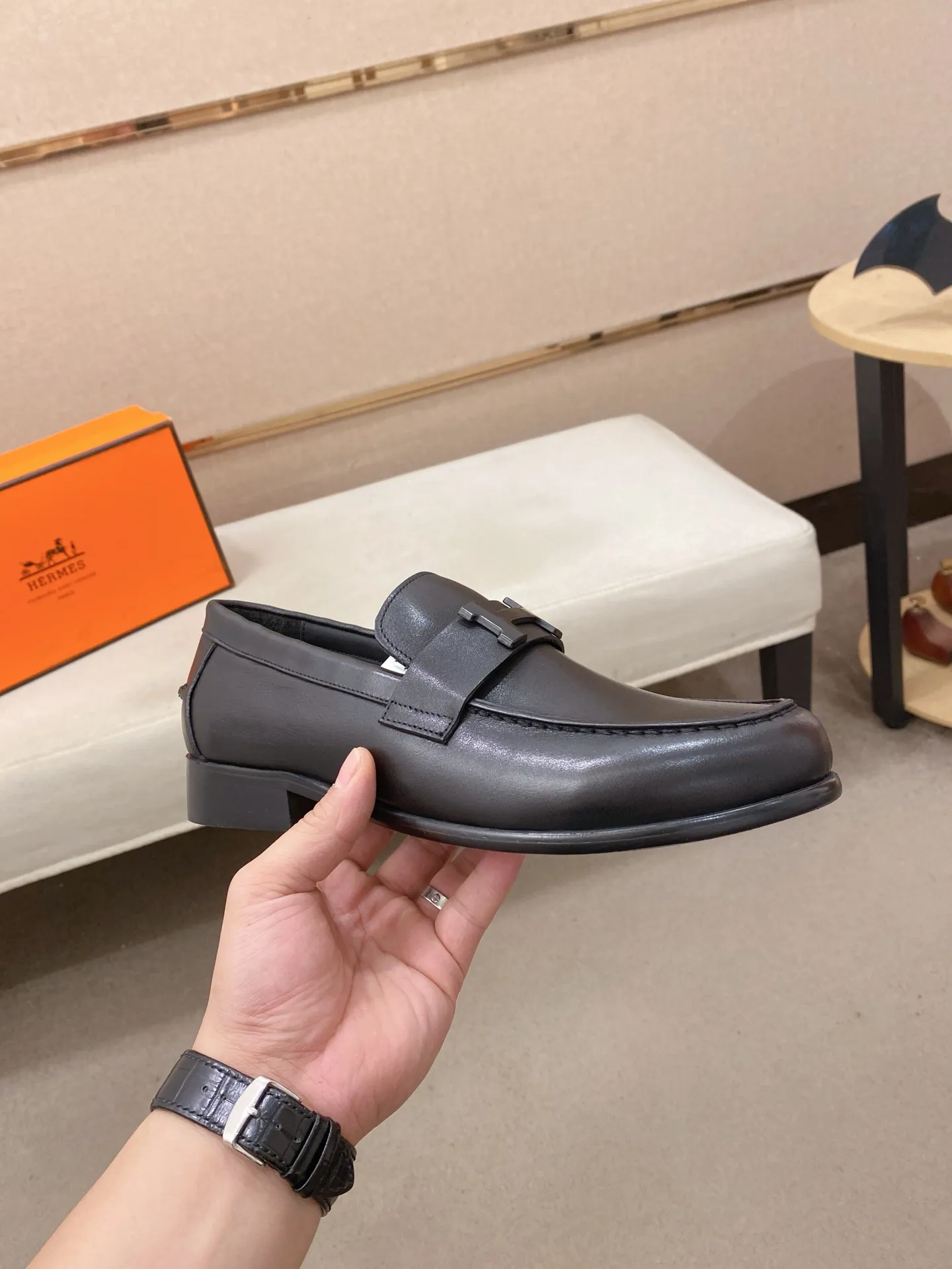 Men's shoes💰: 620💰[HERMES/Hermes]⚠️Top craftsmanship-fashionable business casual style! Pure and high quality can be compared at 1:1! Fabric: Original full-grain cowhide/Lining: Cowhide lining! The texture and comfort have been improved to another level! Rubber anti-slip bottom! Yardage: 39-44. Can be customized for 38.45.